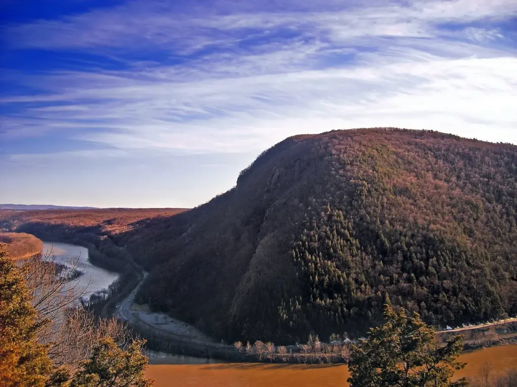Mount Minsi rising above the Delaware River at the Delaware Water Gap